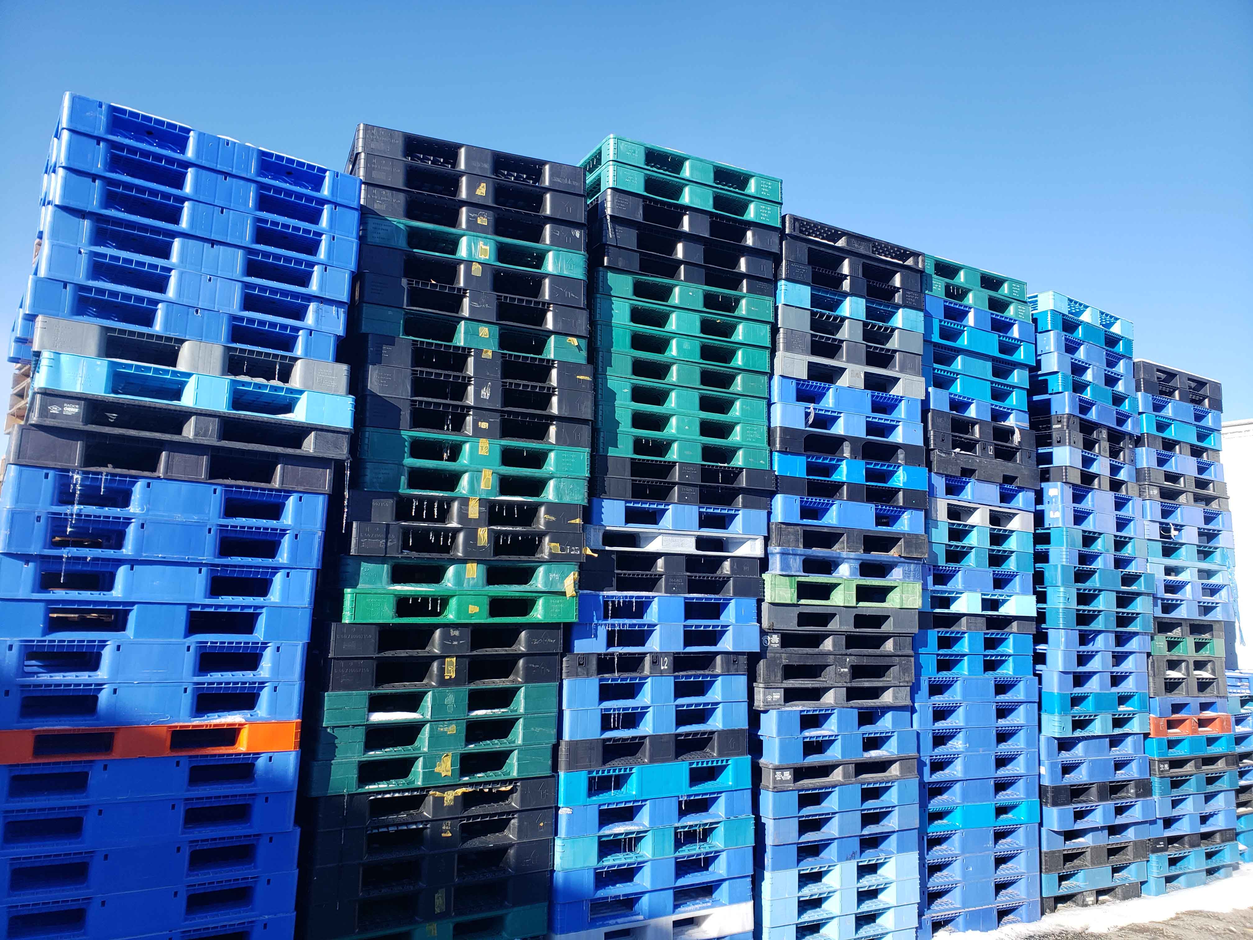 48x40 Used Plastic Pallets
