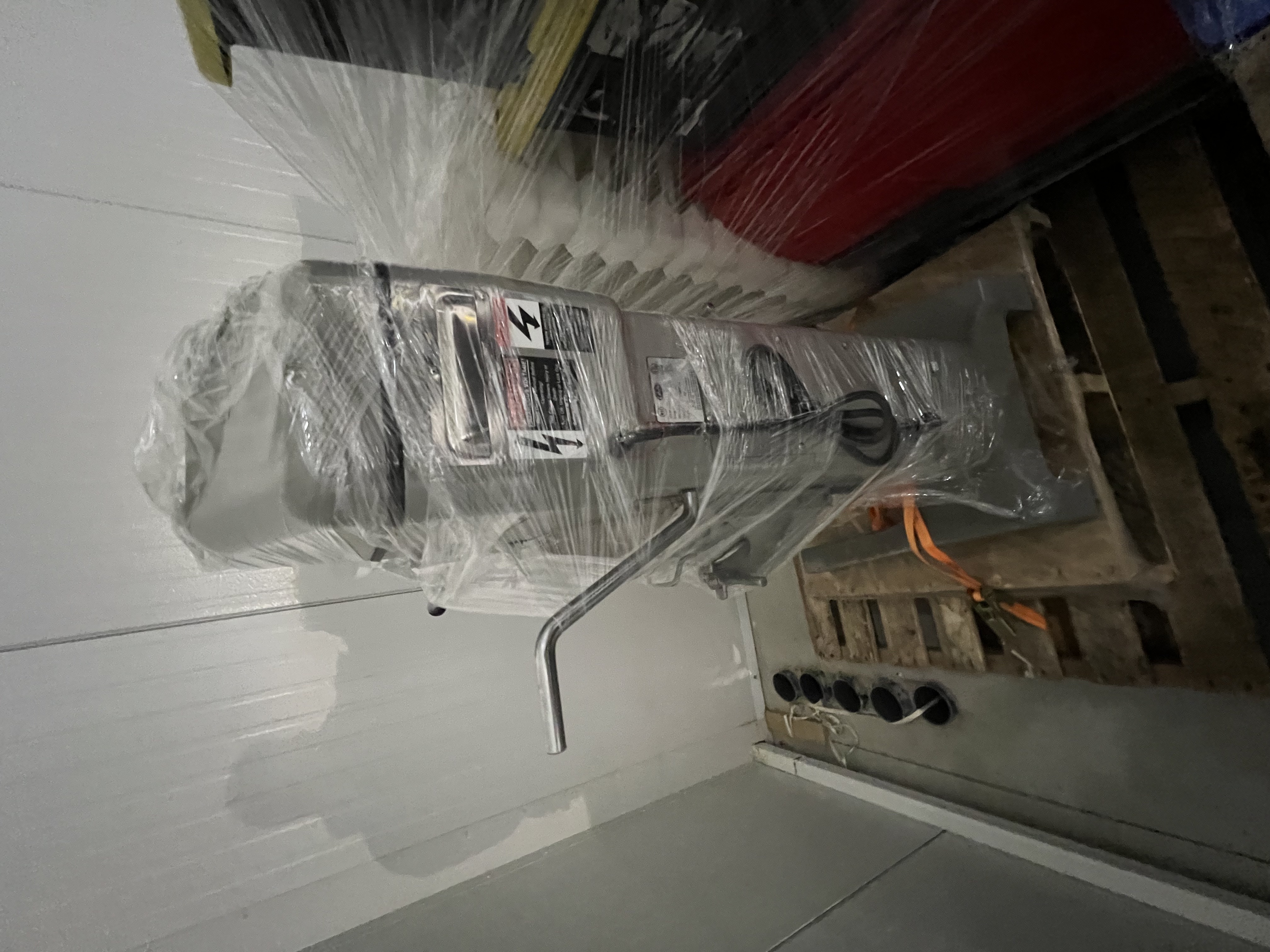 Globe Food Equipment  Commercial Food Mixer  SP30 30 QT. 1 HP