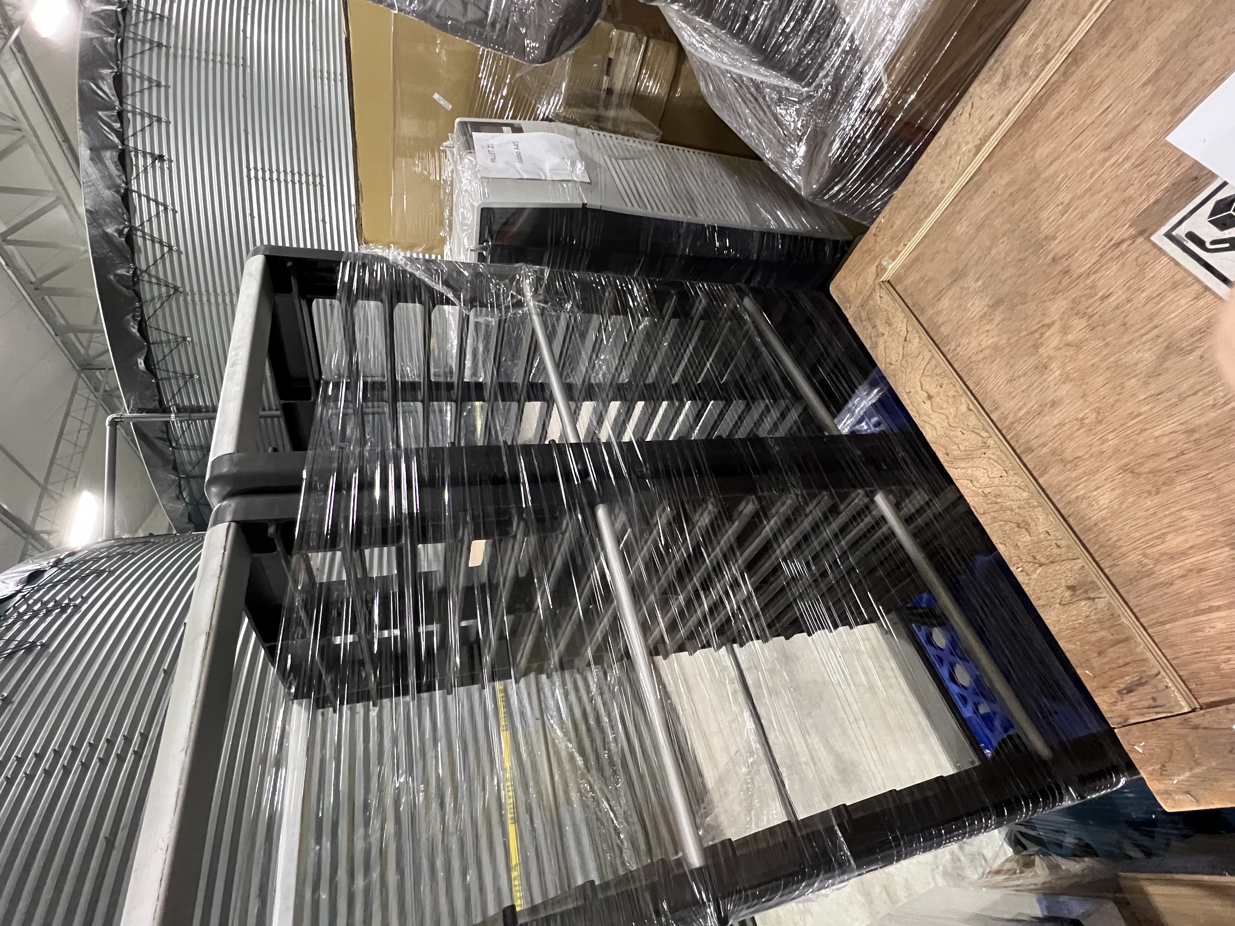 Rubbermaid Max System End Loader Rack