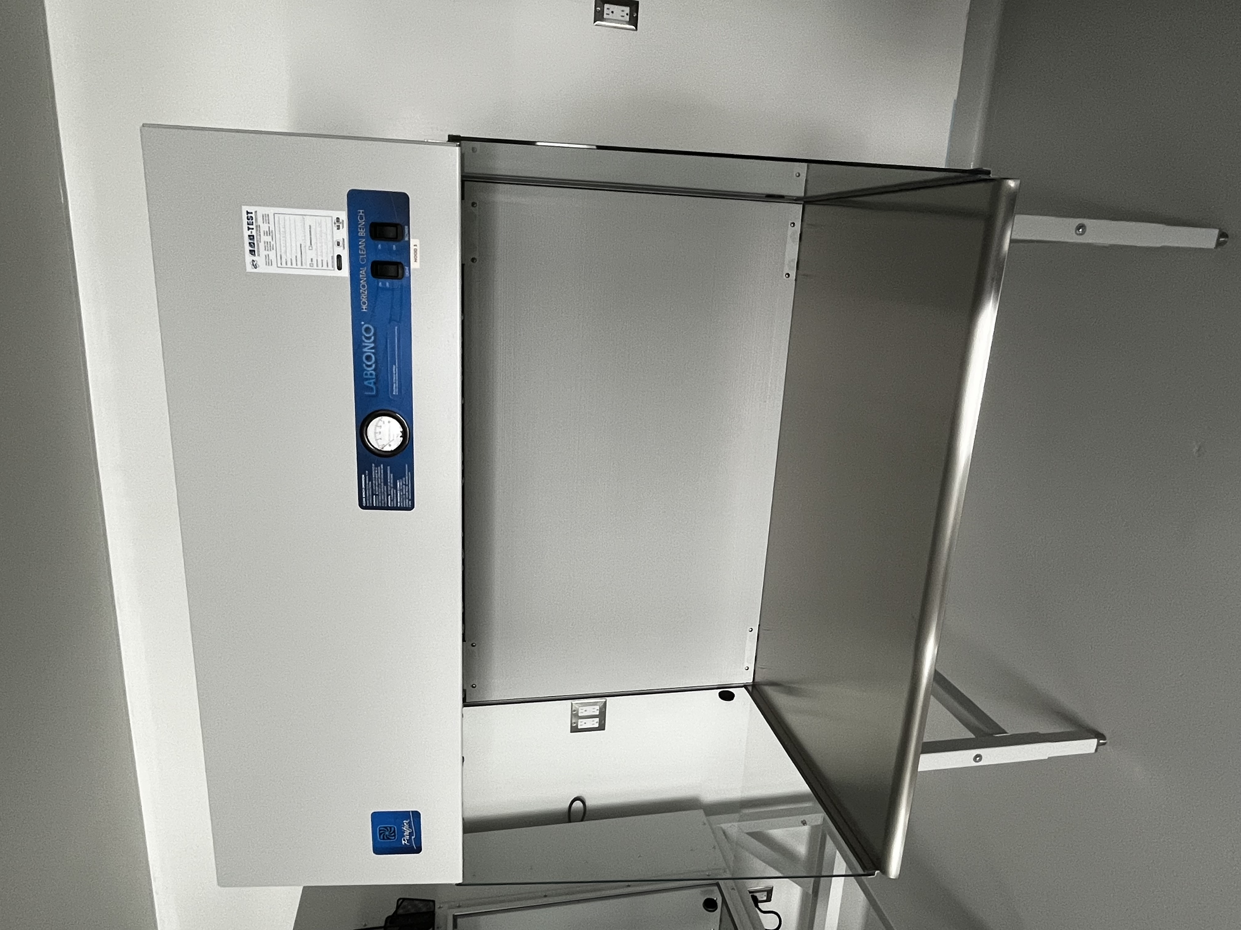 Labconco Corp Laminar Flow Cabinet 