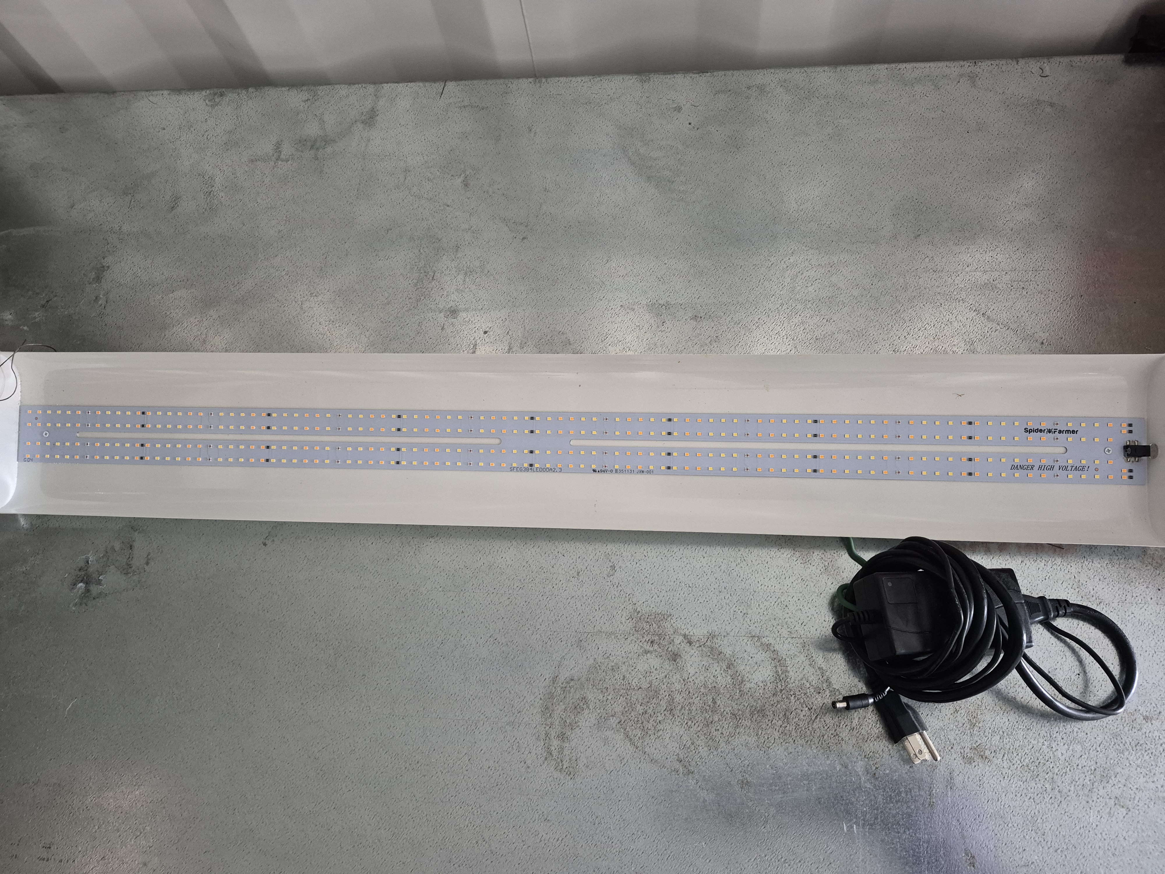 Spider Farmer SF600 led grow light