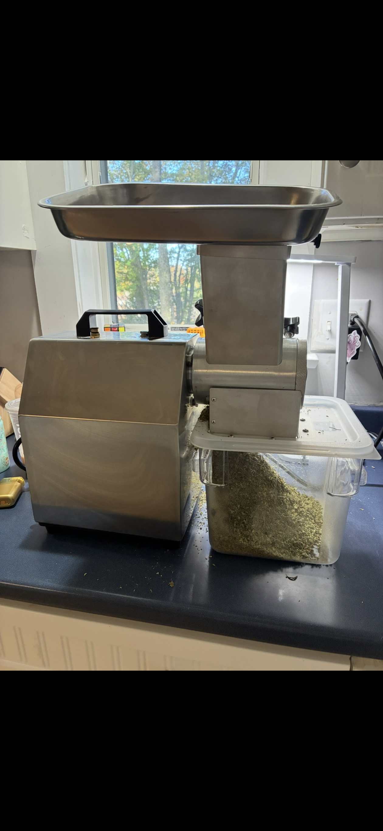 Commercial Cannabis Grinder / Milling Machine for Pre-Roll Production